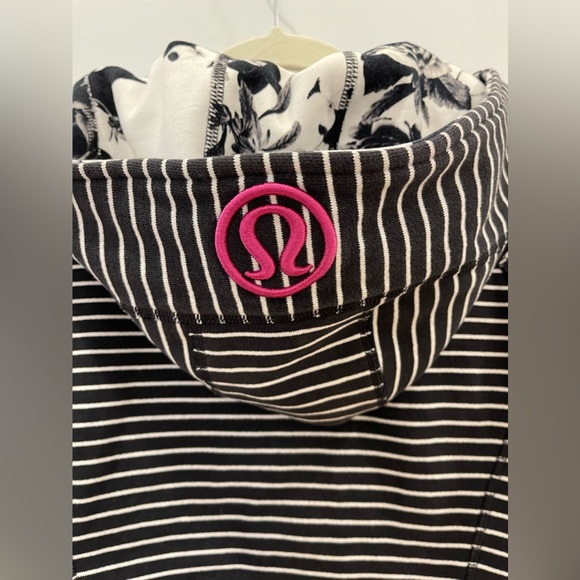Lululemon Striped Floral Brisk Bloom Scuba Hoodie Size 6 - Picture 3 of 10